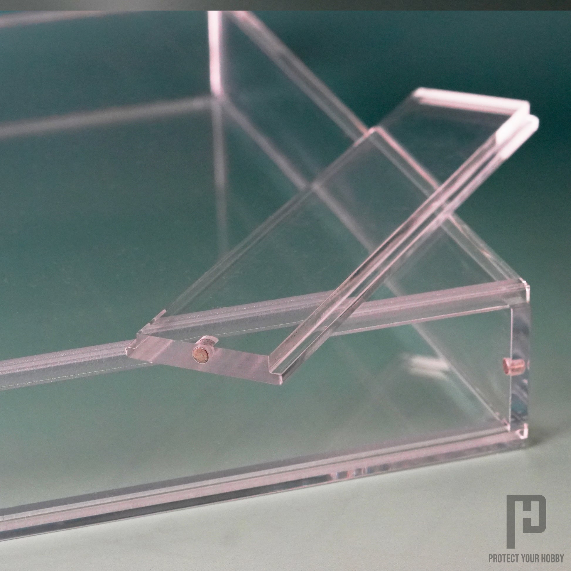 Detalle del cierre magnético de la caja protectora para NES