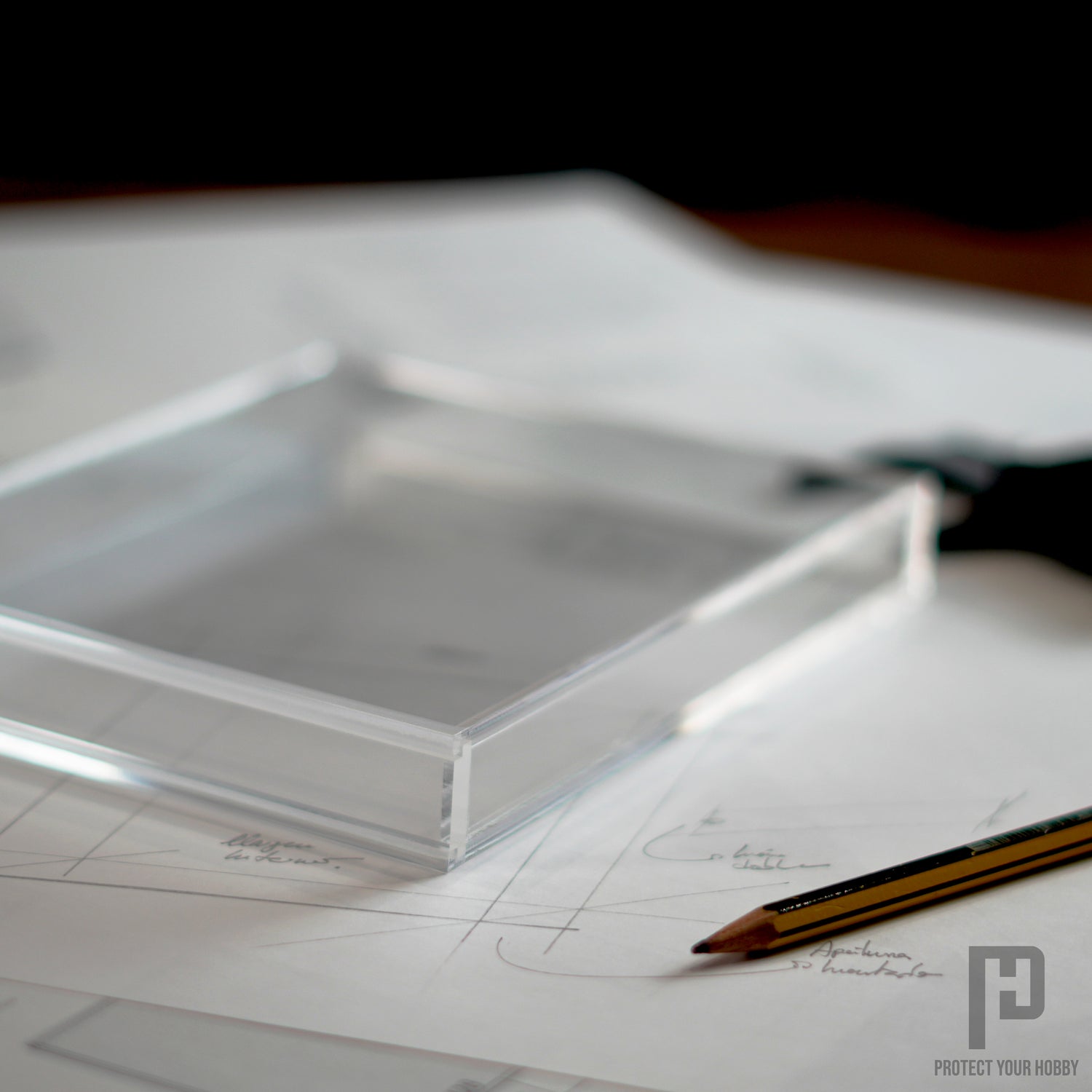 Diseño de cajas protectoras premium de metacrilato para coleccionables de Protect Your Hobby